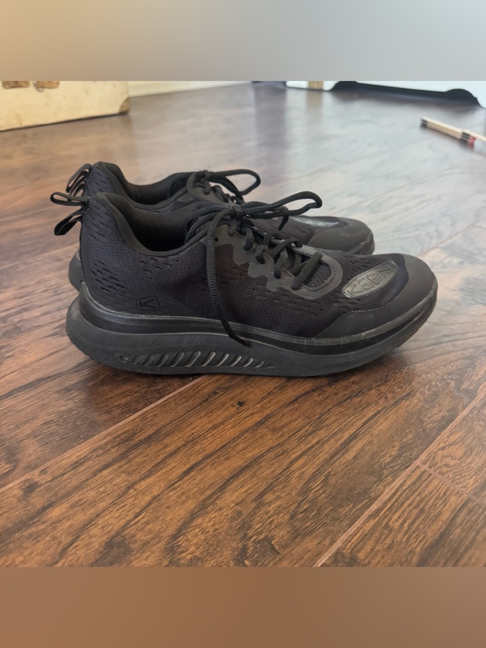 Keen Black WK400 Walking Shoe - Men's Size 9
